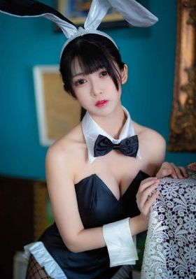 两女一指